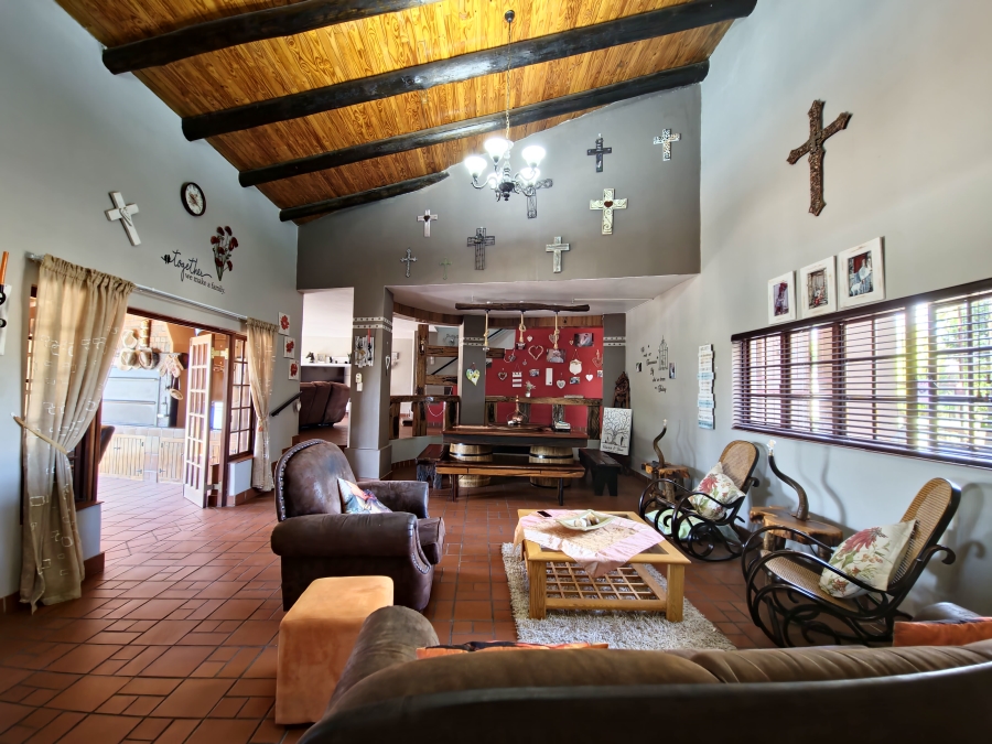 5 Bedroom Property for Sale in Kanoneiland Northern Cape